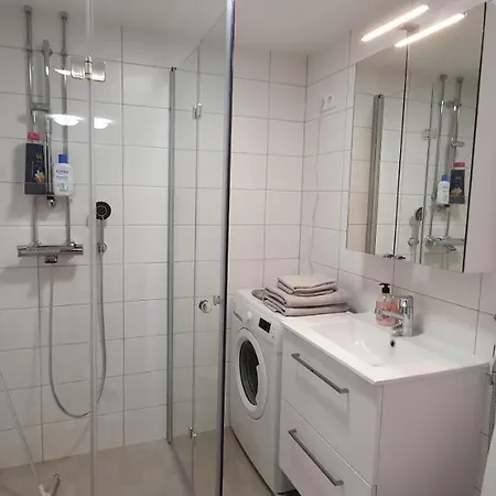 Top Floor 51m2, Balcony, 150 M Wifi, Free Own Parking Place, 300m Metro Apartamento *