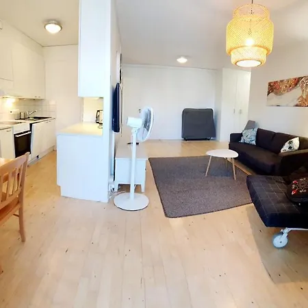 Top Floor 51m2, Balcony, 150 M Wifi, Free Own Parking Place, 300m Metro *