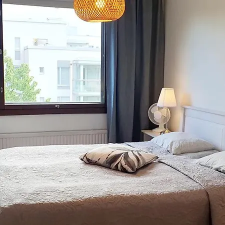 Top Floor 51m2, Balcony, 150 M Wifi, Free Own Parking Place, 300m Metro *