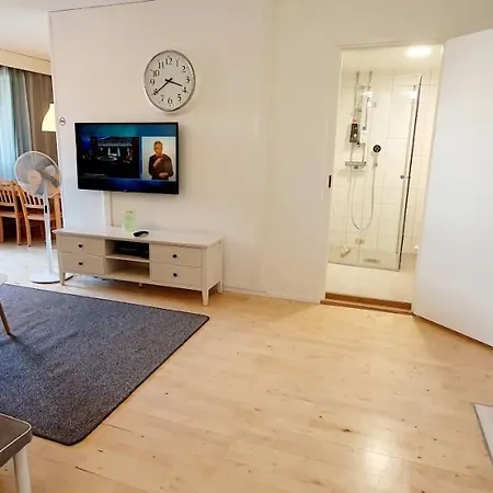 Top Floor 51m2, Balcony, 150 M Wifi, Free Own Parking Place, 300m Metro Apartamento *