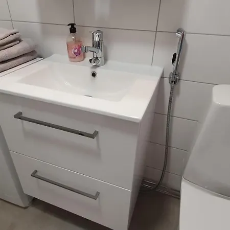 Floor 51m2, Balcony, 150 M Wifi, Air Cooling, Own Parking Place, 300m Metro * Helsinki