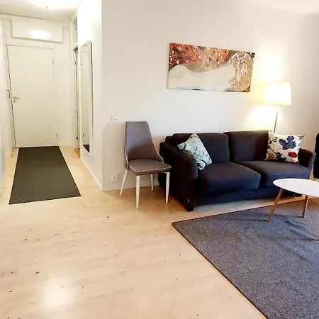 Floor 51m2, Balcony, 150 M Wifi, Air Cooling, Own Parking Place, 300m Metro Apartamento Helsinki