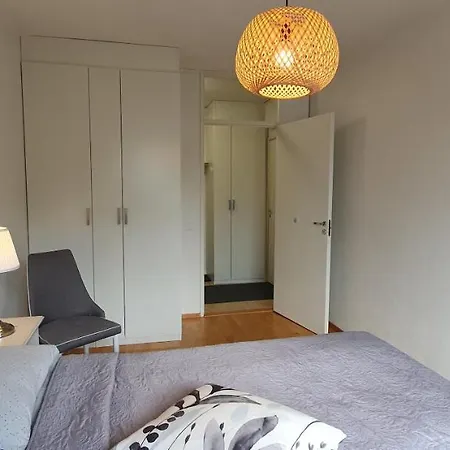 Top Floor 51m2, Balcony, 150 M Wifi, Free Own Parking Place, 300m Metro Apartment
