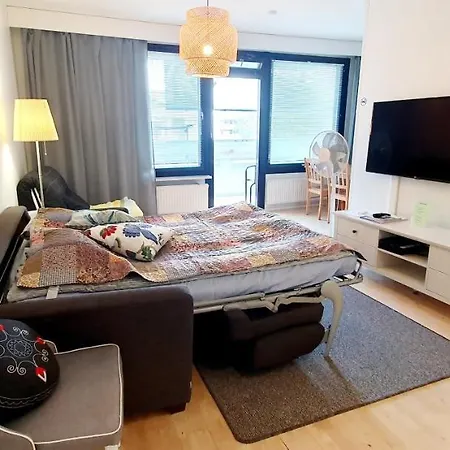 Top Floor 51m2, Balcony, 150 M Wifi, Free Own Parking Place, 300m Metro Apartamento