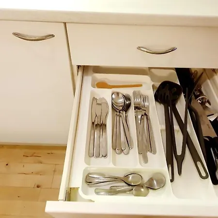 Floor 51m2, Balcony, 150 M Wifi, Air Cooling, Own Parking Place, 300m Metro *