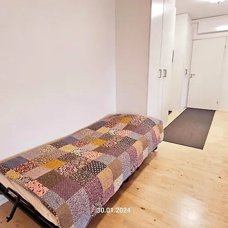 Floor 51m2, Balcony, 150 M Wifi, Air Cooling, Own Parking Place, 300m Metro *