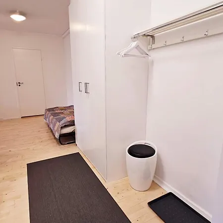 Floor 51m2, Balcony, 150 M Wifi, Air Cooling, Own Parking Place, 300m Metro *