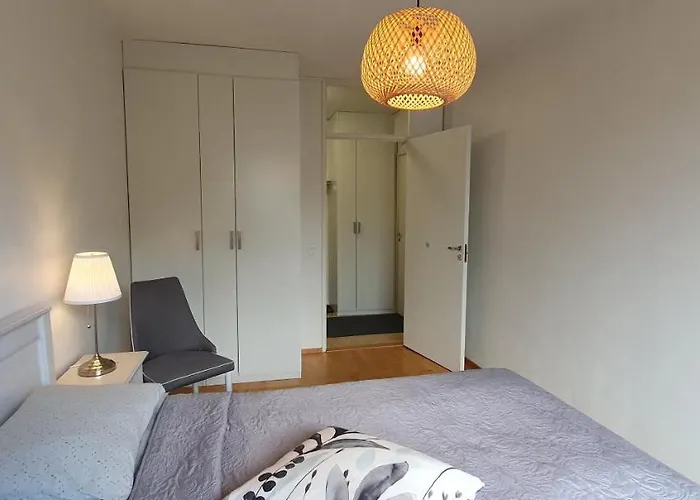 Floor 51m2, Balcony, 150 M Wifi, Air Cooling, Own Parking Place, 300m Metro Apartmán