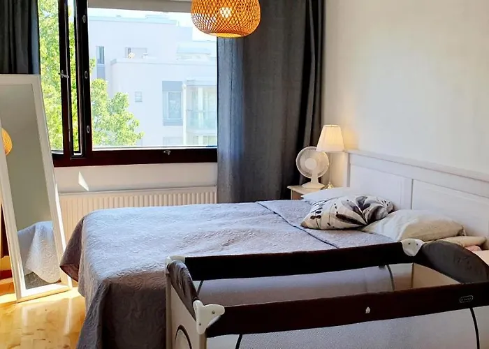 Apartmán Floor 51m2, Balcony, 150 M Wifi, Air Cooling, Own Parking Place, 300m Metro *