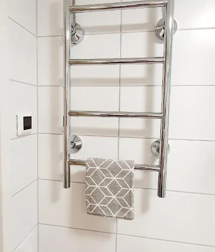 Floor 51m2, Balcony, 150 M Wifi, Air Cooling, Own Parking Place, 300m Metro