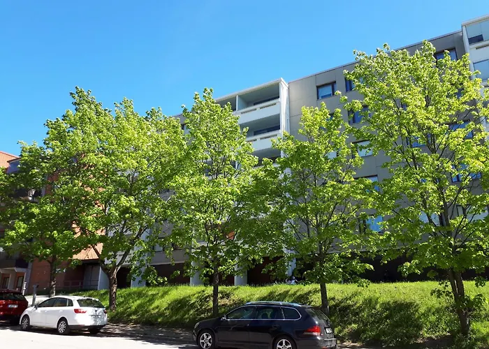 Floor 51m2, Balcony, 150 M Wifi, Air Cooling, Own Parking Place, 300m Metro Helsinky