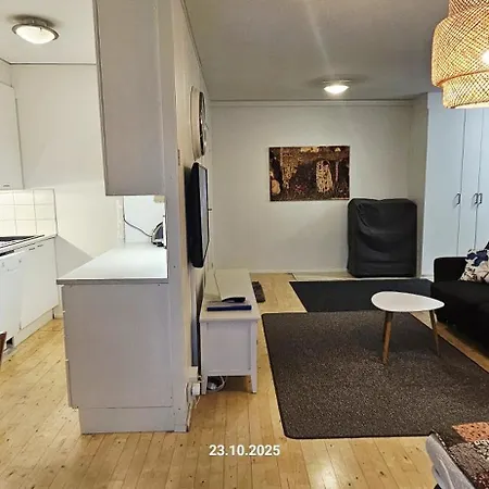 Floor 51m2, Balcony, 150 M Wifi, Air Cooling, Own Parking Place, 300m Metro Lejlighed Helsinki